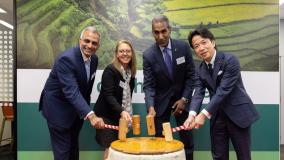 Taking part in the traditional kagami biraki ceremony are (left to right): Koti Vadlamudi, Senior Vice President and General Manager; Karen Wiemelt, Senior Vice President, Energy Security and Technology; Bob Pragada, Chief Executive Officer (all Jacobs); and Masakazu Hamachi, a member of Japan’s House of Representatives.