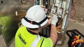 Jacobs team member in PPE repairs a sewage pump