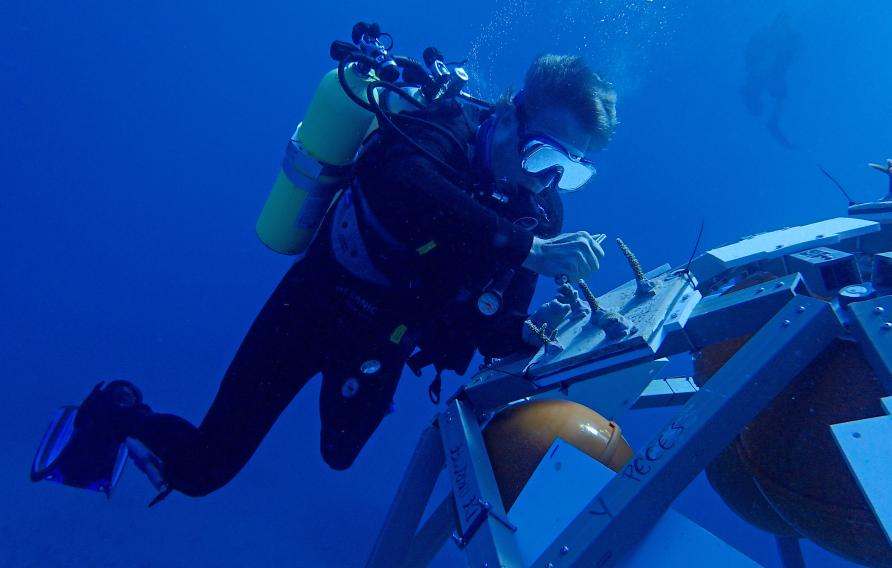 Jacobs engineer diver in gear underwater