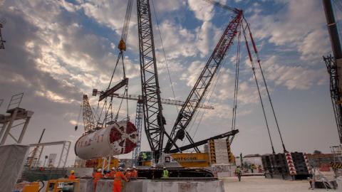 cranes moving heavy tunnel equipment - Doha South Sewage Infrastructure Programme