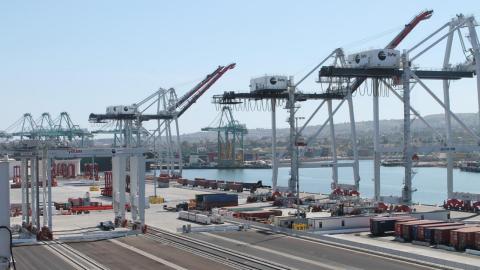 Automated cranes at Port of Los Angeles