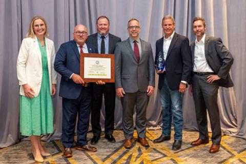 From left to right: Sarah Robbins, City of Chattanooga; David Salyers, TDEC Commissioner; Erik Schmidt, City of Chattanooga; Mark Heinzer, City of Chattanooga; Bill Lee, Governor of Tennessee; Xavier Pedeux, Jacobs 