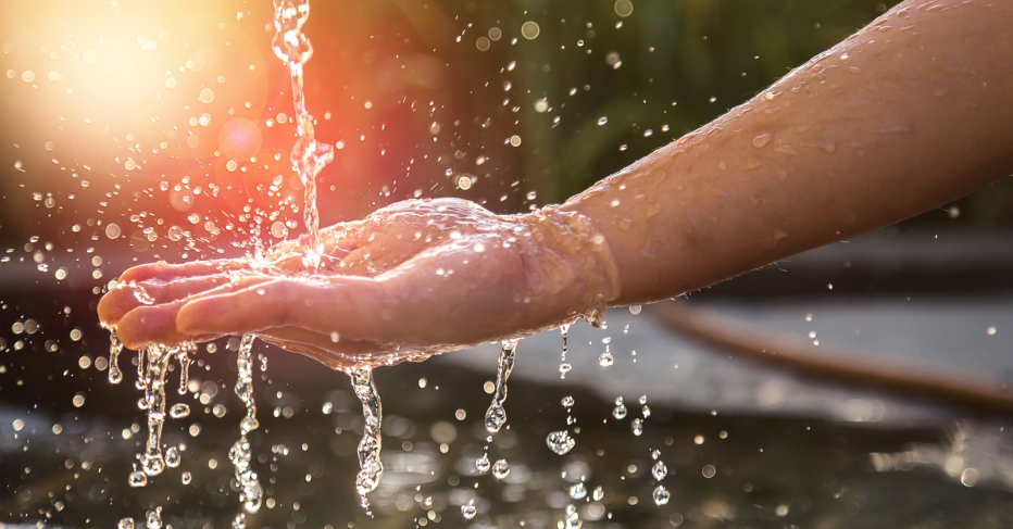 hand under running water