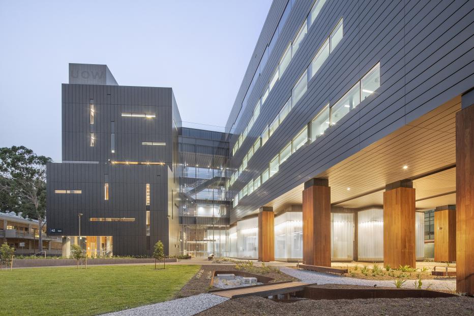Molecular Horizons Research Building © John Gollings