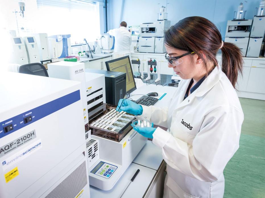 Jacobs employee working in lab