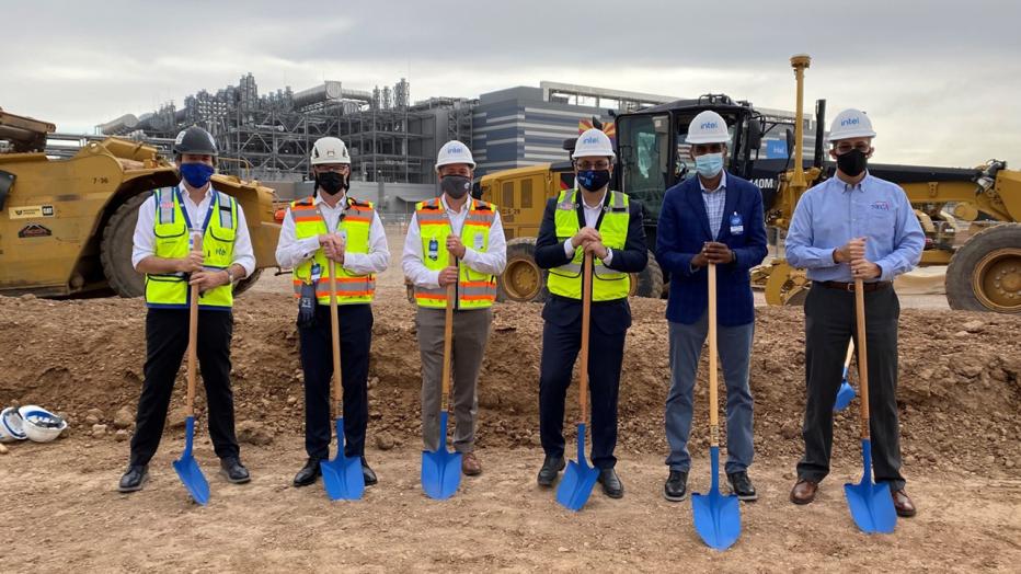 Jacobs Chief Operating Officer Bob Pragada joins the Intel team for a groundbreaking ceremony.