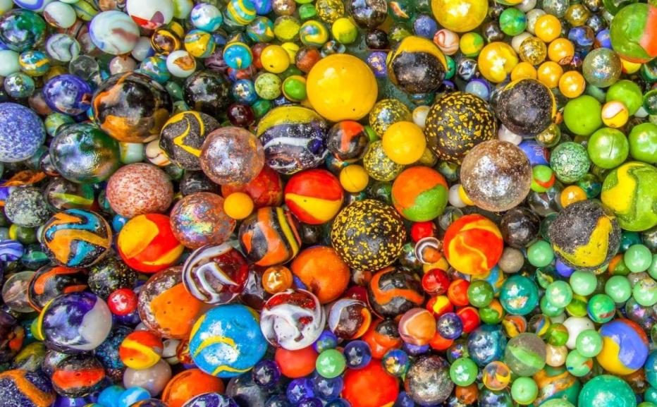 pile of multicolored marbles
