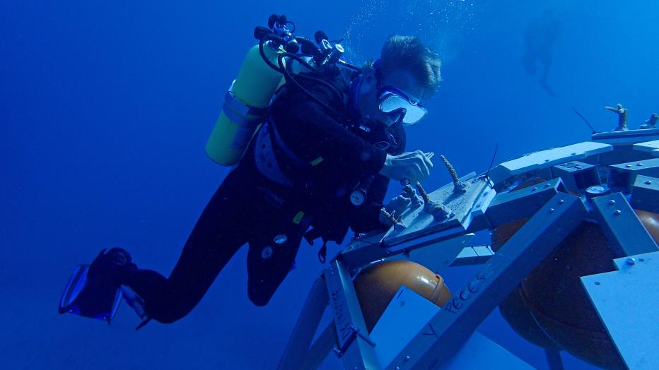 Jacobs engineer diver in gear underwater