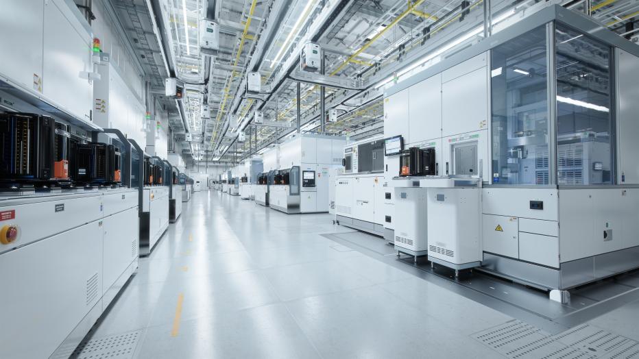 Sterile cleanroom with white floors and shelving