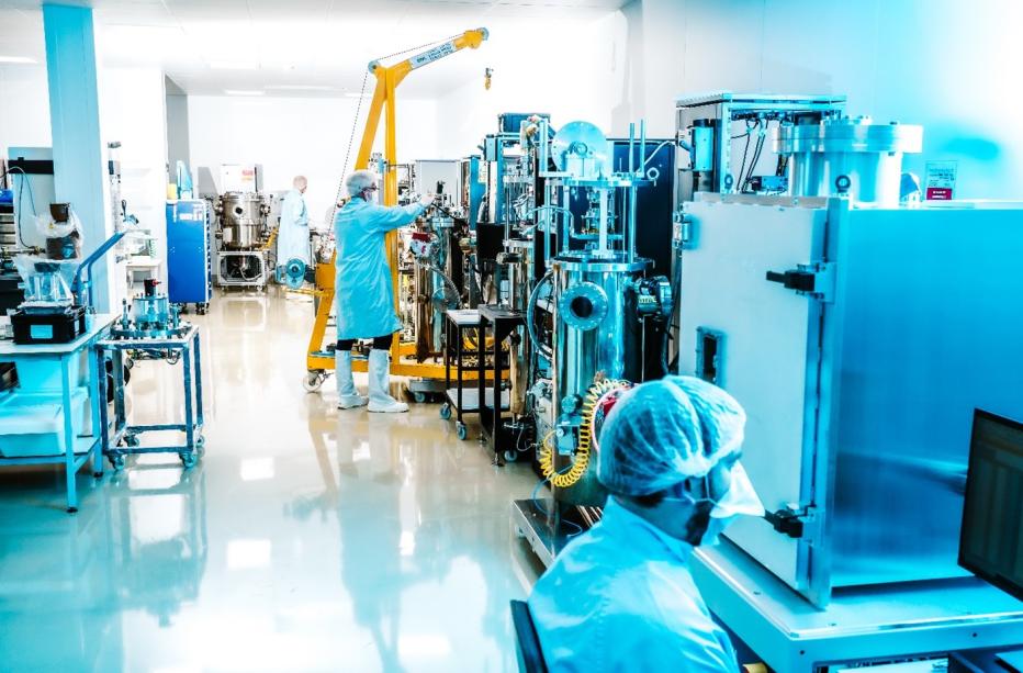 Sterile laboratory with a yellow crane