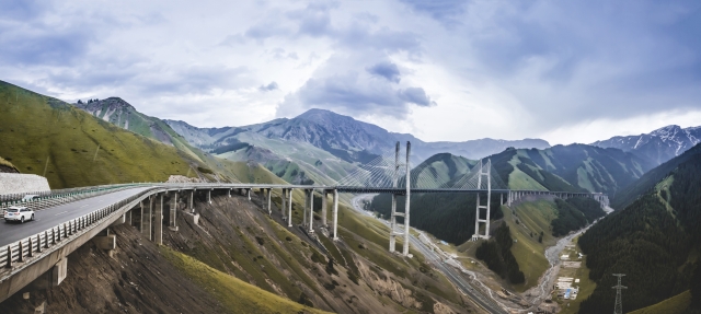 ComplexIconicandSignatureBridgeCrossings